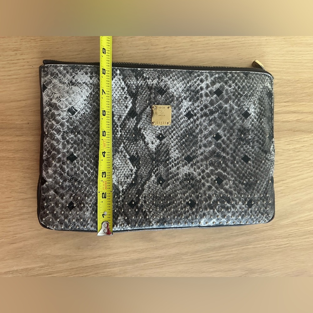 MCM limited Pouch/crossbody without sling - Picture 9 of 13